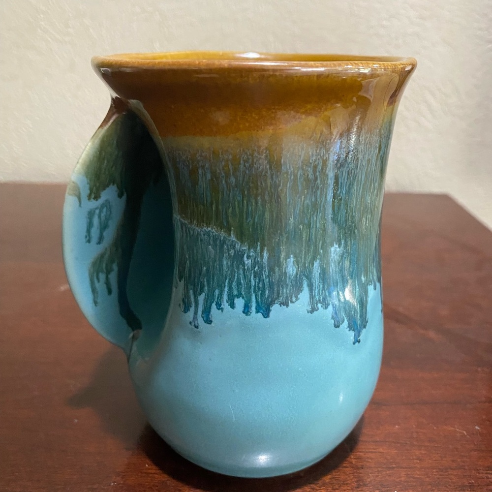 Left Handed, Clay in Motion, hand warmer mug with ocean Tide glaze. 14 ounce.